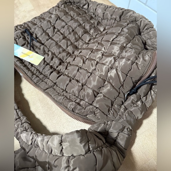 HUGOOME Large Chocolate Brown Quilted Puffer Tote with Mini Pouch NWT - Picture 5 of 11